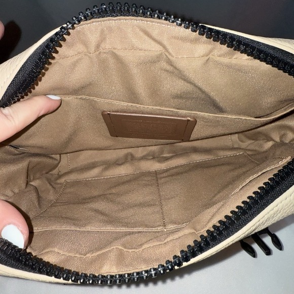 Coach X Jean Michel Basquiat Track Crossbody Pebble Leather C5425 Cream Black - Picture 10 of 16